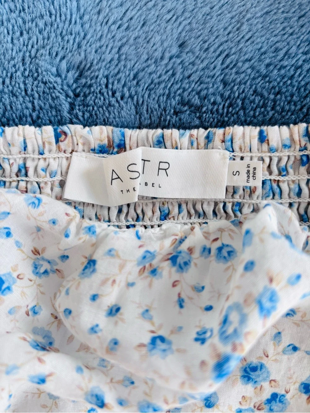 ASTR Cropped Floral Blouse, Puffed 3/4 Ruched Sleeves & Smocked Back, Size S